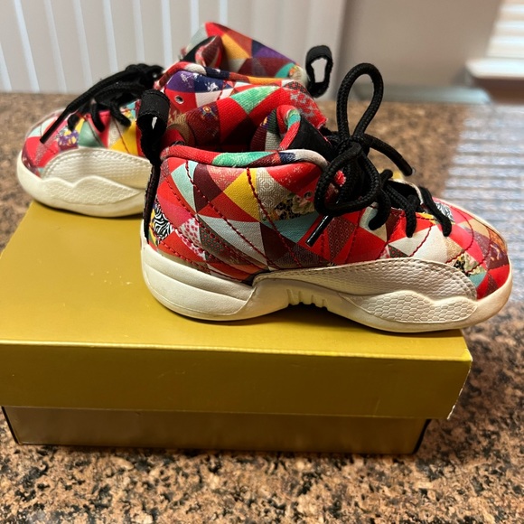 Toddler Jordan shoes - Picture 1 of 4